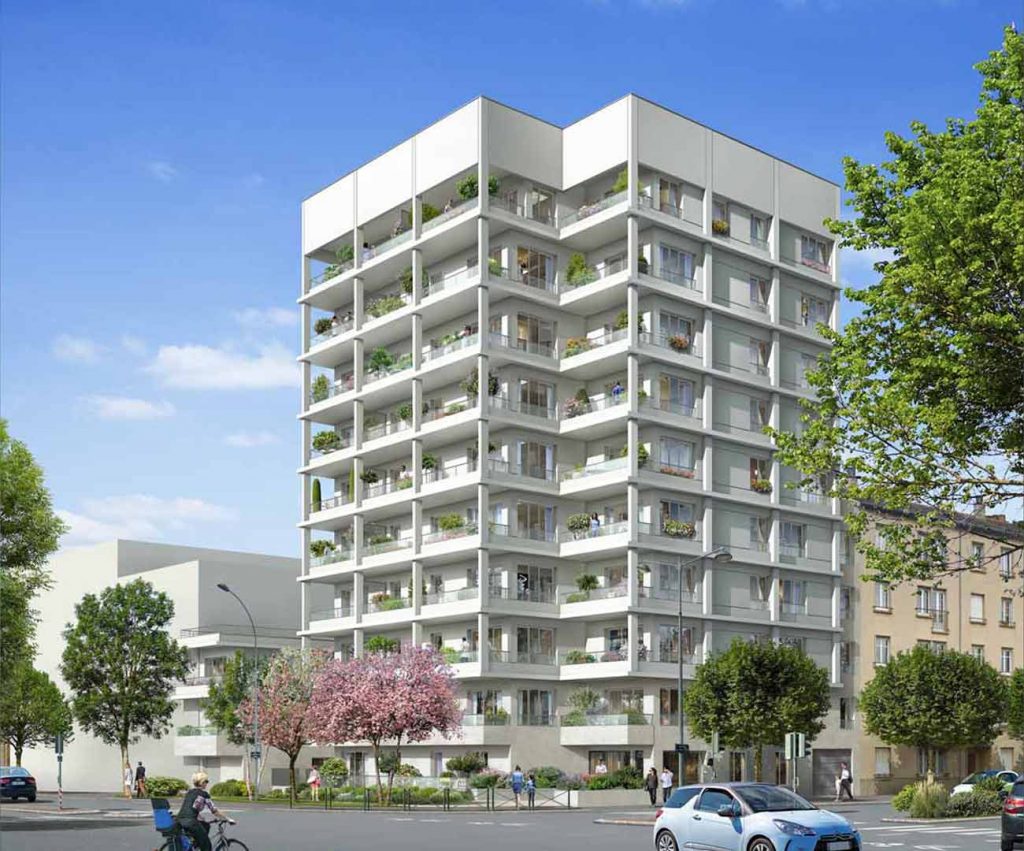 Investissement loi Pinel Rennes avec ce grand immeuble blanc arboré, vue sur rue