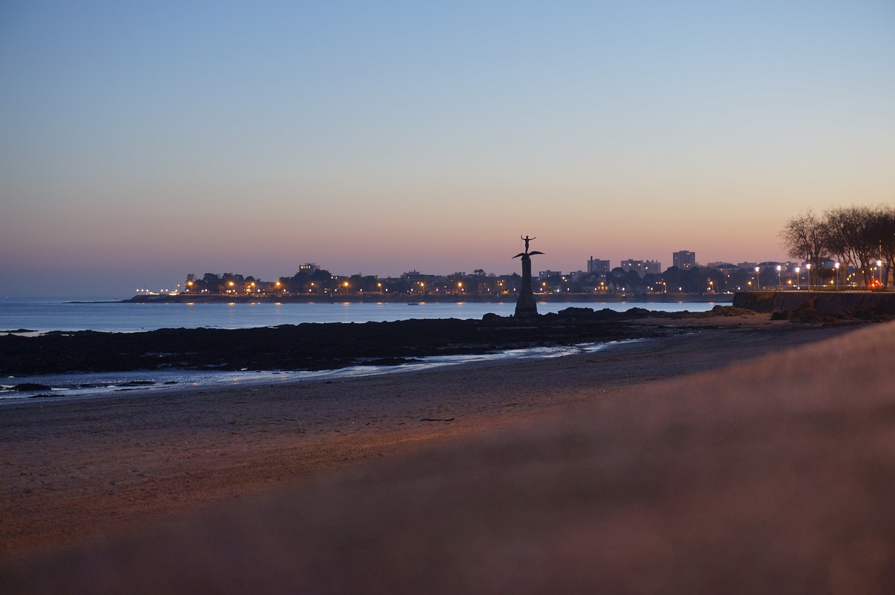 pinel saint nazaire-vue de la ville de Saint-Nazaire en soirée